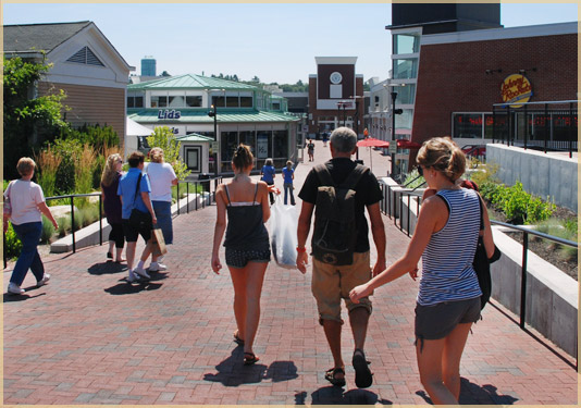 shopping at retail stores and outlets in Freeport, Maine