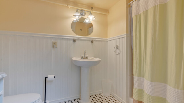 view of green room bathroom