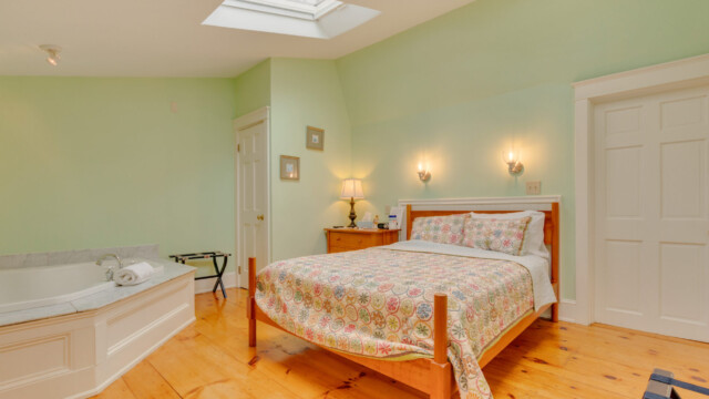 alternate interior view of green room