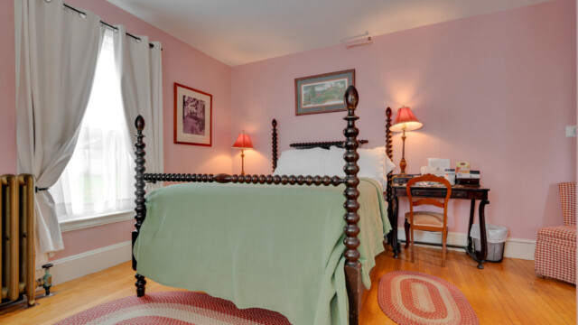 wisteria room post bed